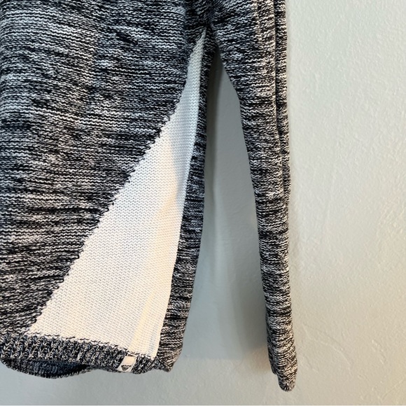 Preloved Roxy Sweater - Picture 2 of 8